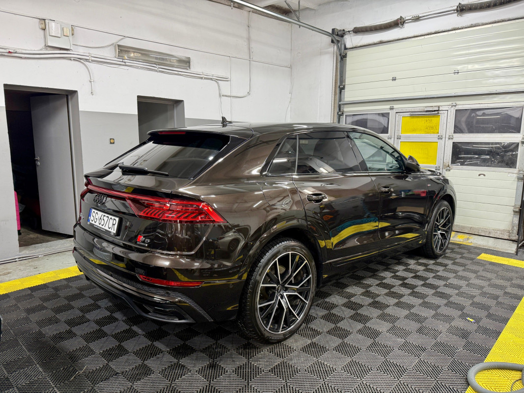Audi Q8 (Grafitowy)